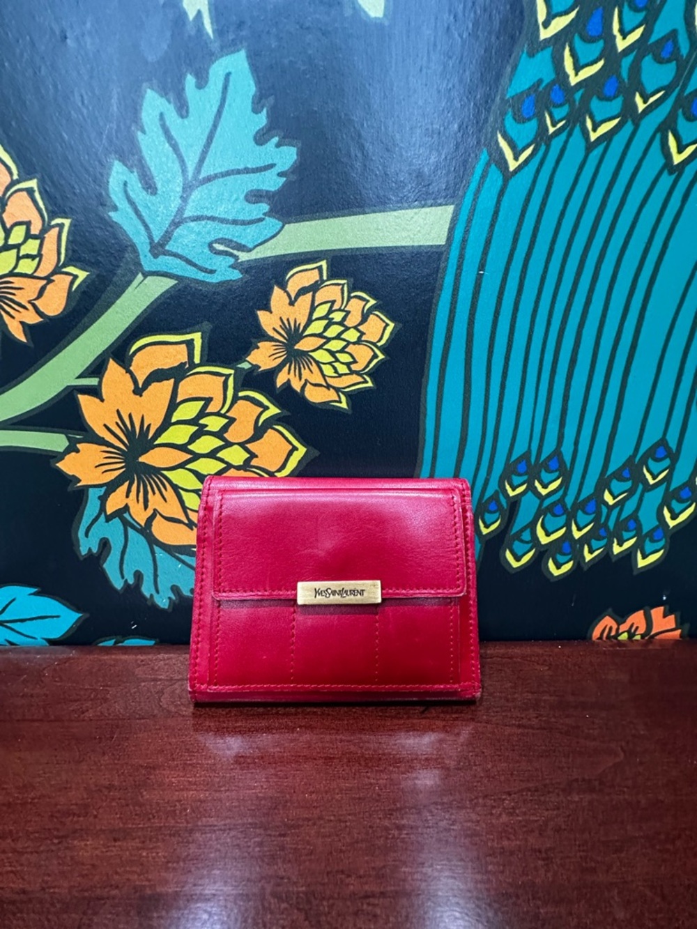 Vintage Yves Saint Laurent Red Leather Wallet Gold Logo Bar Compact YSL - Picture 3 of 10